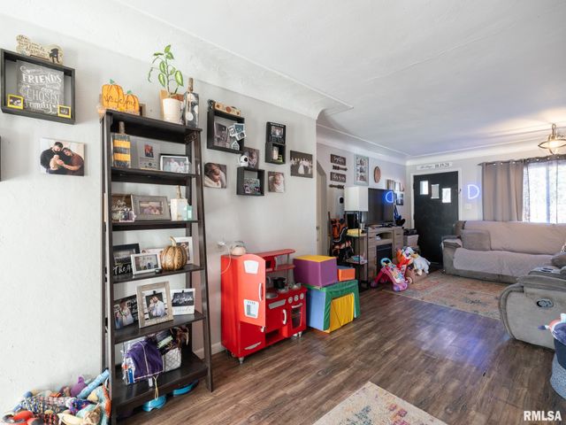 1512 HENRY Street, Pekin, IL 61554