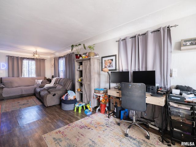 1512 HENRY Street, Pekin, IL 61554