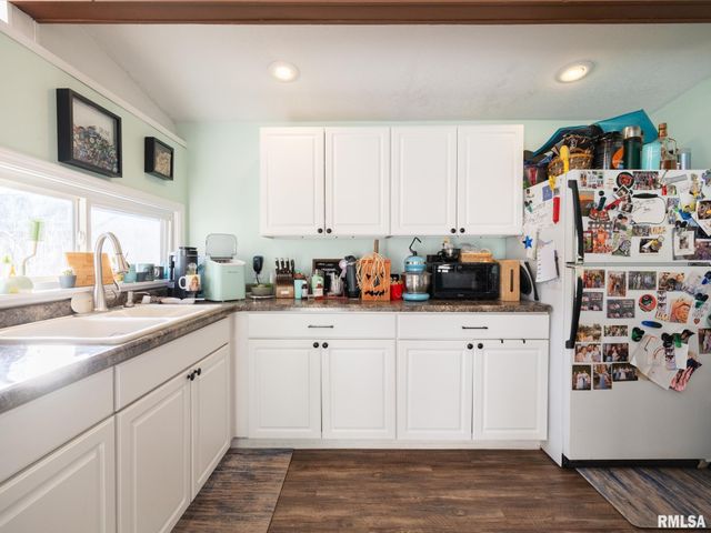 1512 HENRY Street, Pekin, IL 61554