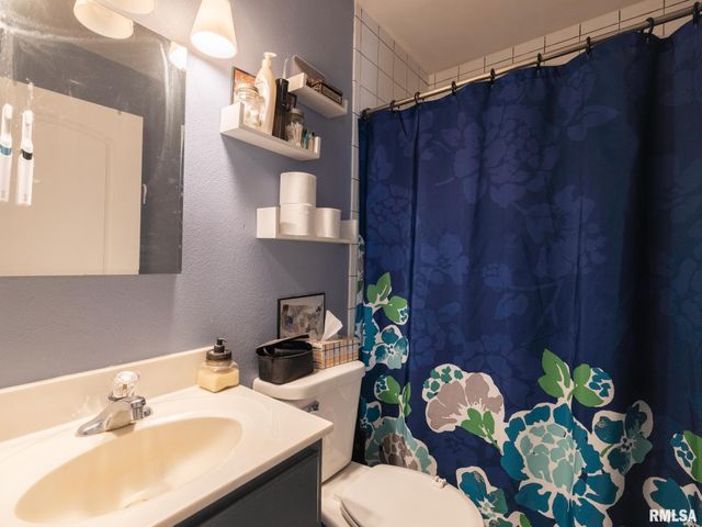 1512 HENRY Street, Pekin, IL 61554