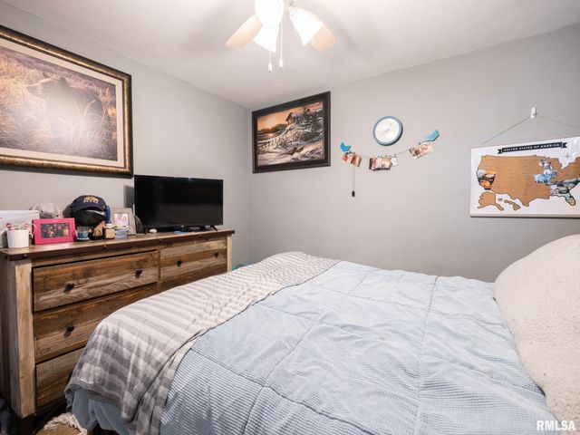 1512 HENRY Street, Pekin, IL 61554