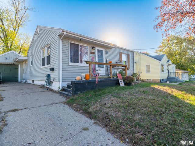 1512 HENRY Street, Pekin, IL 61554