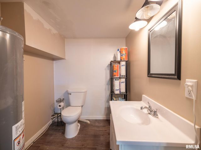 1512 HENRY Street, Pekin, IL 61554