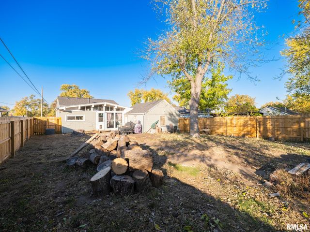 1512 HENRY Street, Pekin, IL 61554