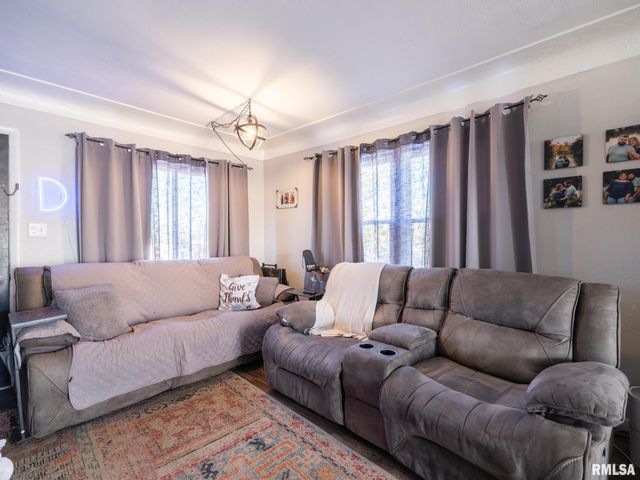 1512 HENRY Street, Pekin, IL 61554