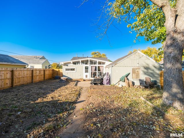 1512 HENRY Street, Pekin, IL 61554