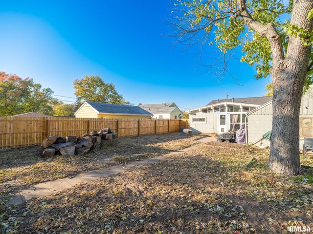 1512 HENRY Street, Pekin, IL 61554