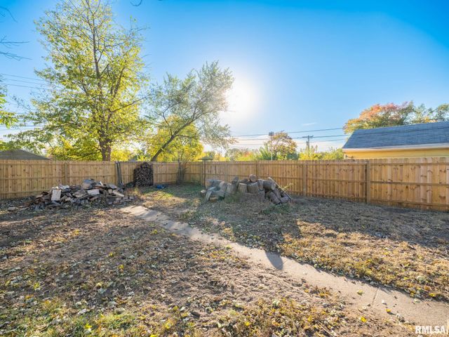 1512 HENRY Street, Pekin, IL 61554