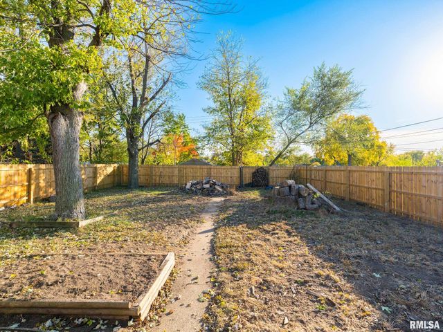 1512 HENRY Street, Pekin, IL 61554