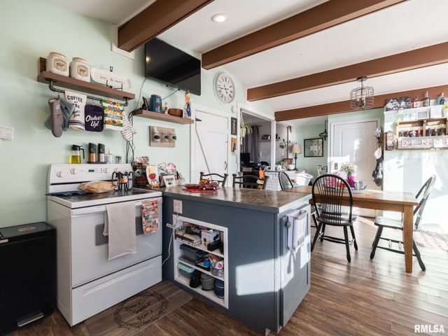 1512 HENRY Street, Pekin, IL 61554