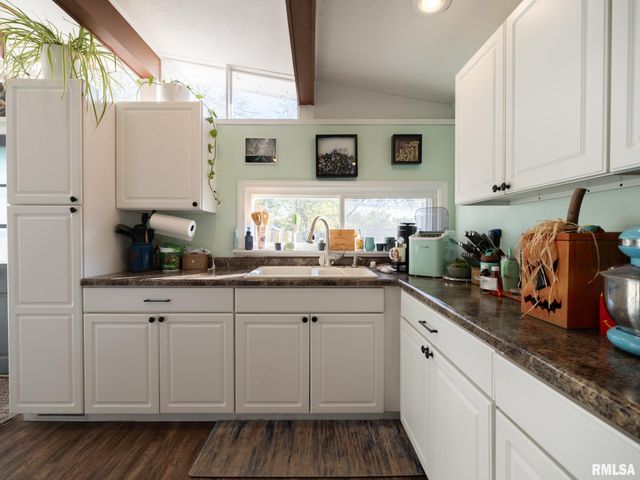 1512 HENRY Street, Pekin, IL 61554