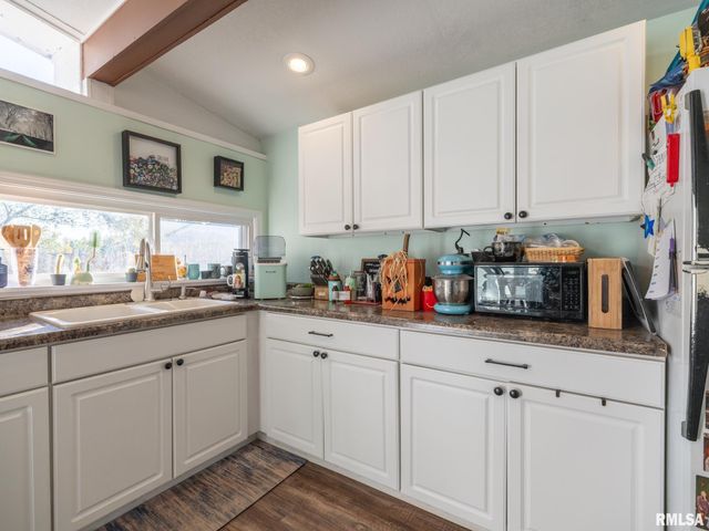 1512 HENRY Street, Pekin, IL 61554