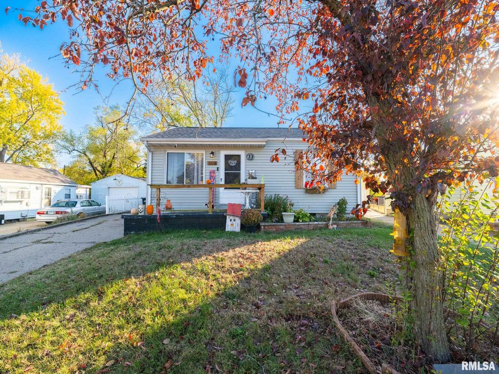 1512 HENRY Street, Pekin, IL 61554