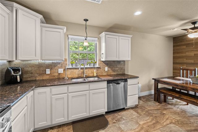 2269 Kelly Lynn Place, Fayetteville, AR 72701