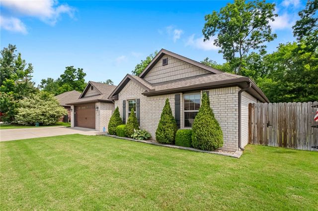 2269 Kelly Lynn Place, Fayetteville, AR 72701