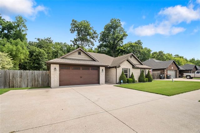 2269 Kelly Lynn Place, Fayetteville, AR 72701