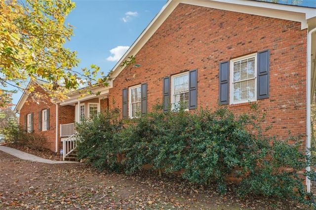 333 Lake Swan Court, Hiram, GA 30141