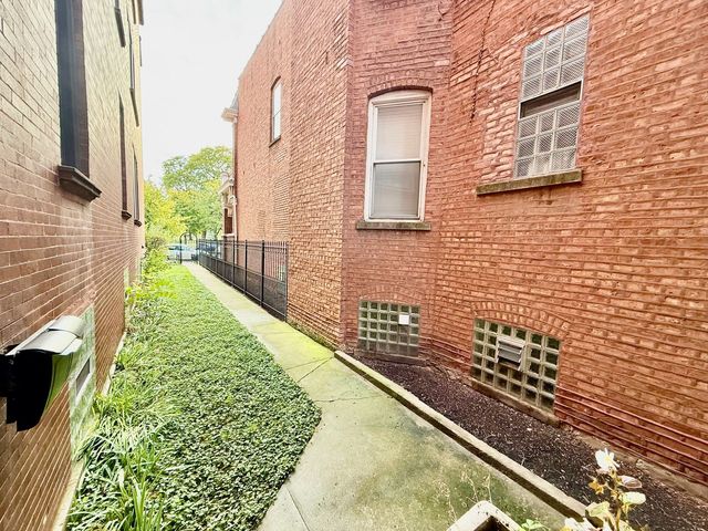 1342 N Kedzie Avenue 2R, Chicago, IL 60651
