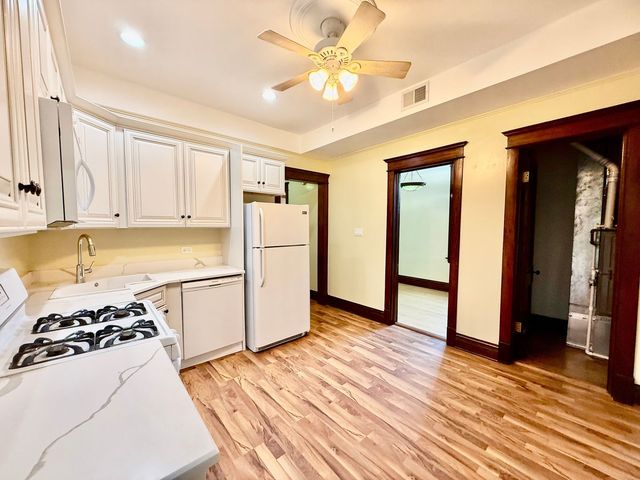 1342 N Kedzie Avenue 2R, Chicago, IL 60651