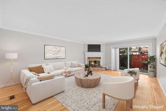 6260 CHAUCER LN, Alexandria, VA 22304