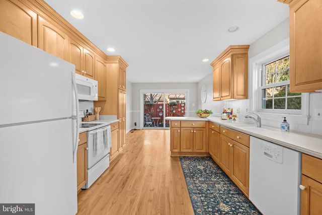 6260 CHAUCER LN, Alexandria, VA 22304