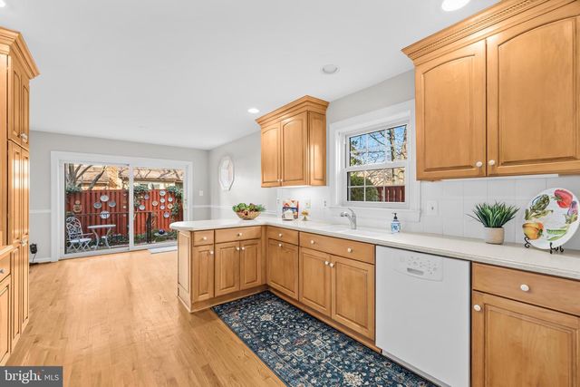 6260 CHAUCER LN, Alexandria, VA 22304