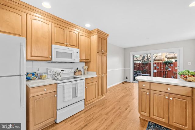 6260 CHAUCER LN, Alexandria, VA 22304