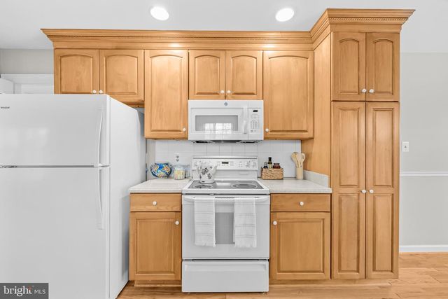 6260 CHAUCER LN, Alexandria, VA 22304