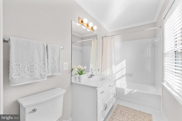 6260 CHAUCER LN, Alexandria, VA 22304