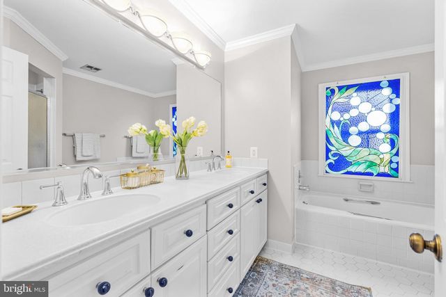 6260 CHAUCER LN, Alexandria, VA 22304