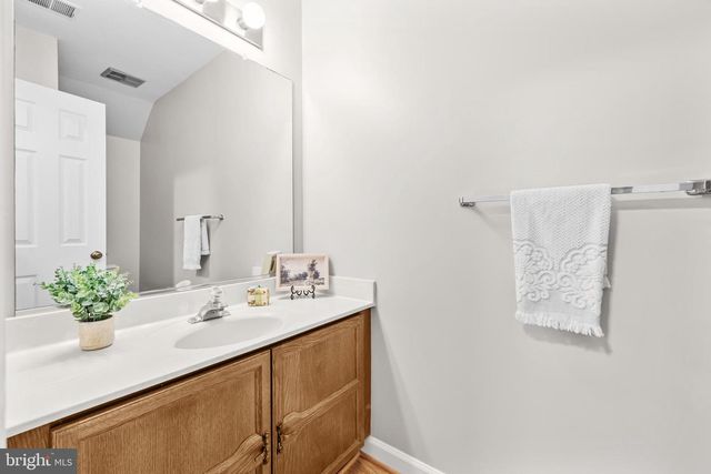 6260 CHAUCER LN, Alexandria, VA 22304