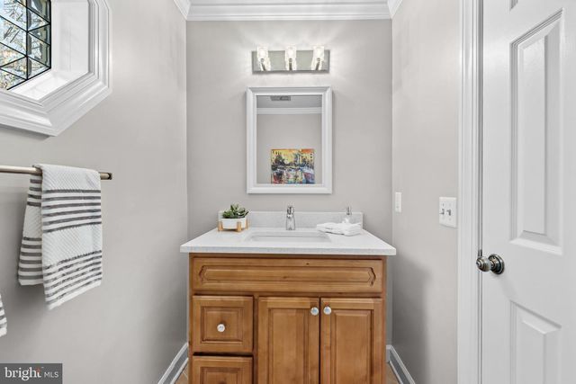 6260 CHAUCER LN, Alexandria, VA 22304