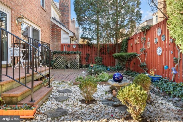 6260 CHAUCER LN, Alexandria, VA 22304