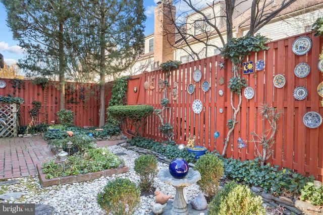 6260 CHAUCER LN, Alexandria, VA 22304