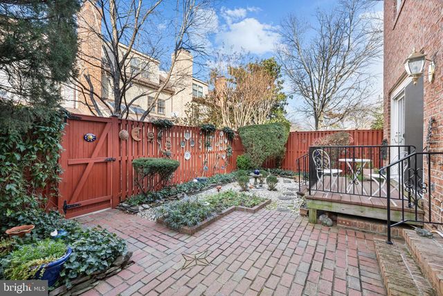 6260 CHAUCER LN, Alexandria, VA 22304