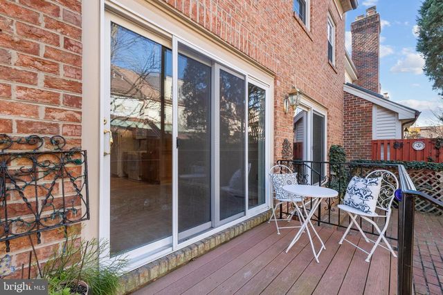 6260 CHAUCER LN, Alexandria, VA 22304