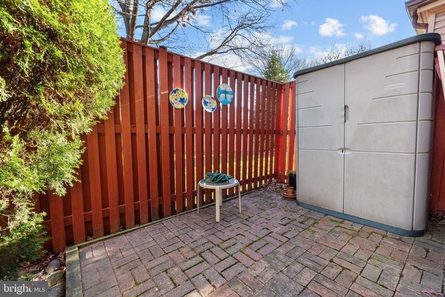 6260 CHAUCER LN, Alexandria, VA 22304