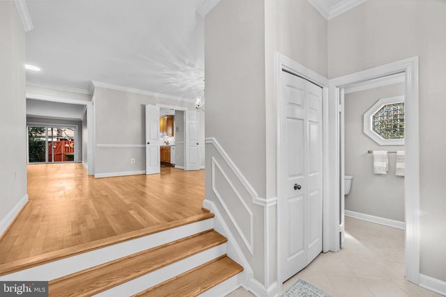 6260 CHAUCER LN, Alexandria, VA 22304