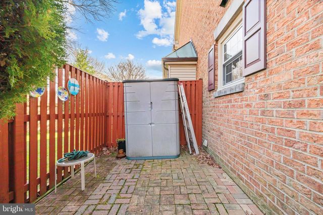 6260 CHAUCER LN, Alexandria, VA 22304