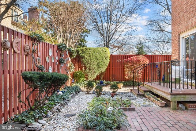 6260 CHAUCER LN, Alexandria, VA 22304