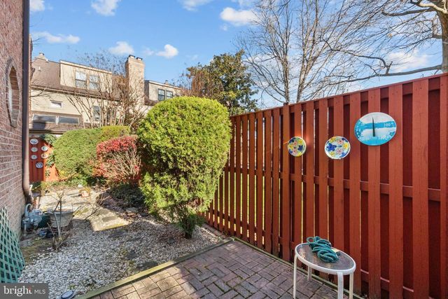 6260 CHAUCER LN, Alexandria, VA 22304