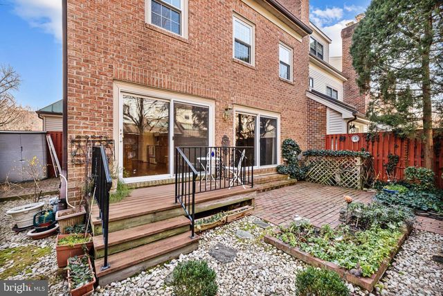 6260 CHAUCER LN, Alexandria, VA 22304
