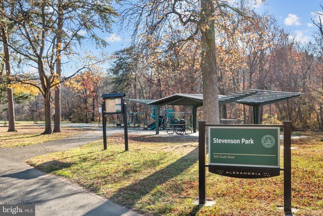 6260 CHAUCER LN, Alexandria, VA 22304