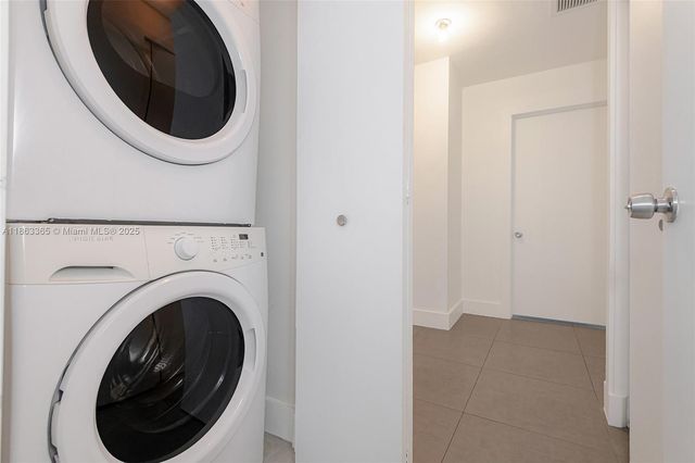 555 E Dania Beach Blvd 9, Dania Beach, FL 33004