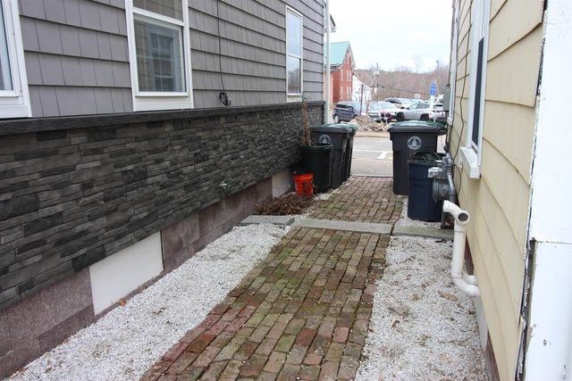 8 Central Street, Pembroke, NH 03275