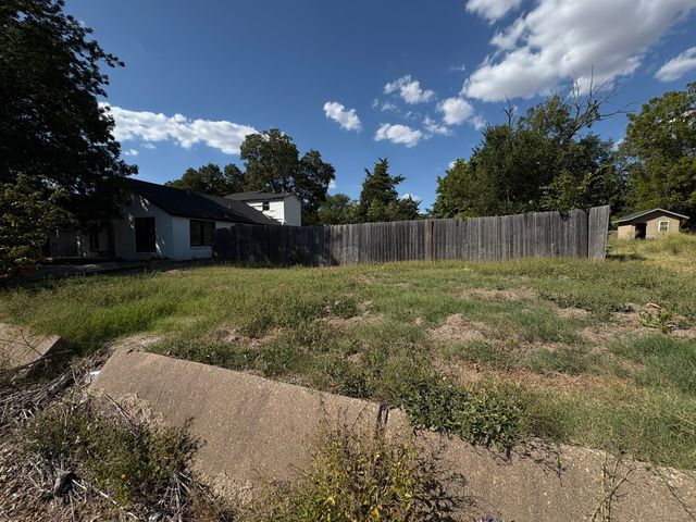 713 E Jefferson Street, Waxahachie, TX 75165