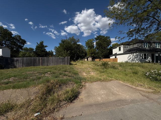 713 E Jefferson Street, Waxahachie, TX 75165