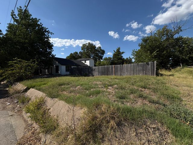 713 E Jefferson Street, Waxahachie, TX 75165