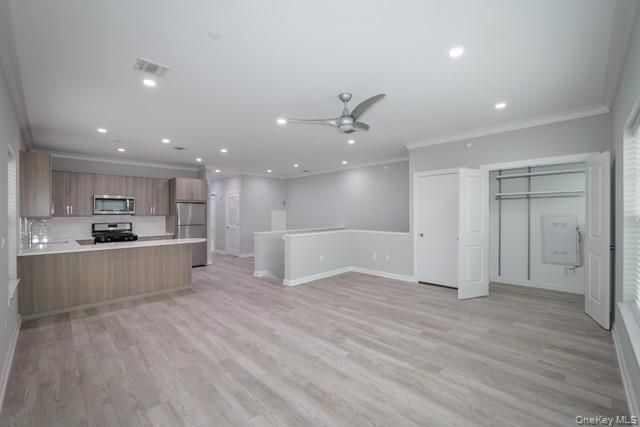 126 Sutton Court 126, Deer Park, NY 11729