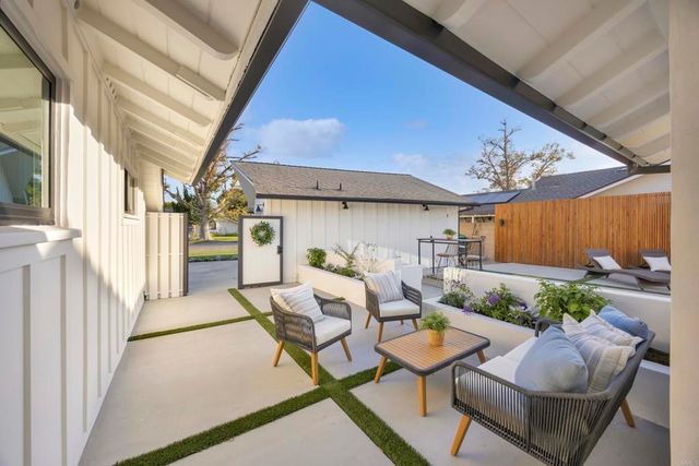 3221 Kempton Drive, Los Alamitos, CA 90720